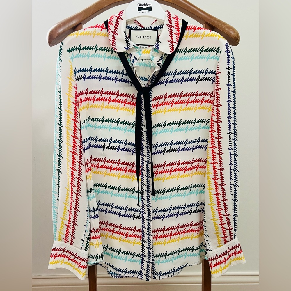 GUCCI Made in Italy Rainbow Script Silk Blouse Black Grosgrain Ribbon Womens 40